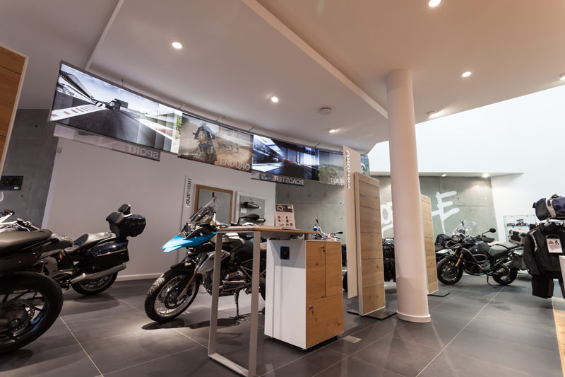 Inspiracje Światłem autorem projektu oświetlenia w Salonie Auto Breczko